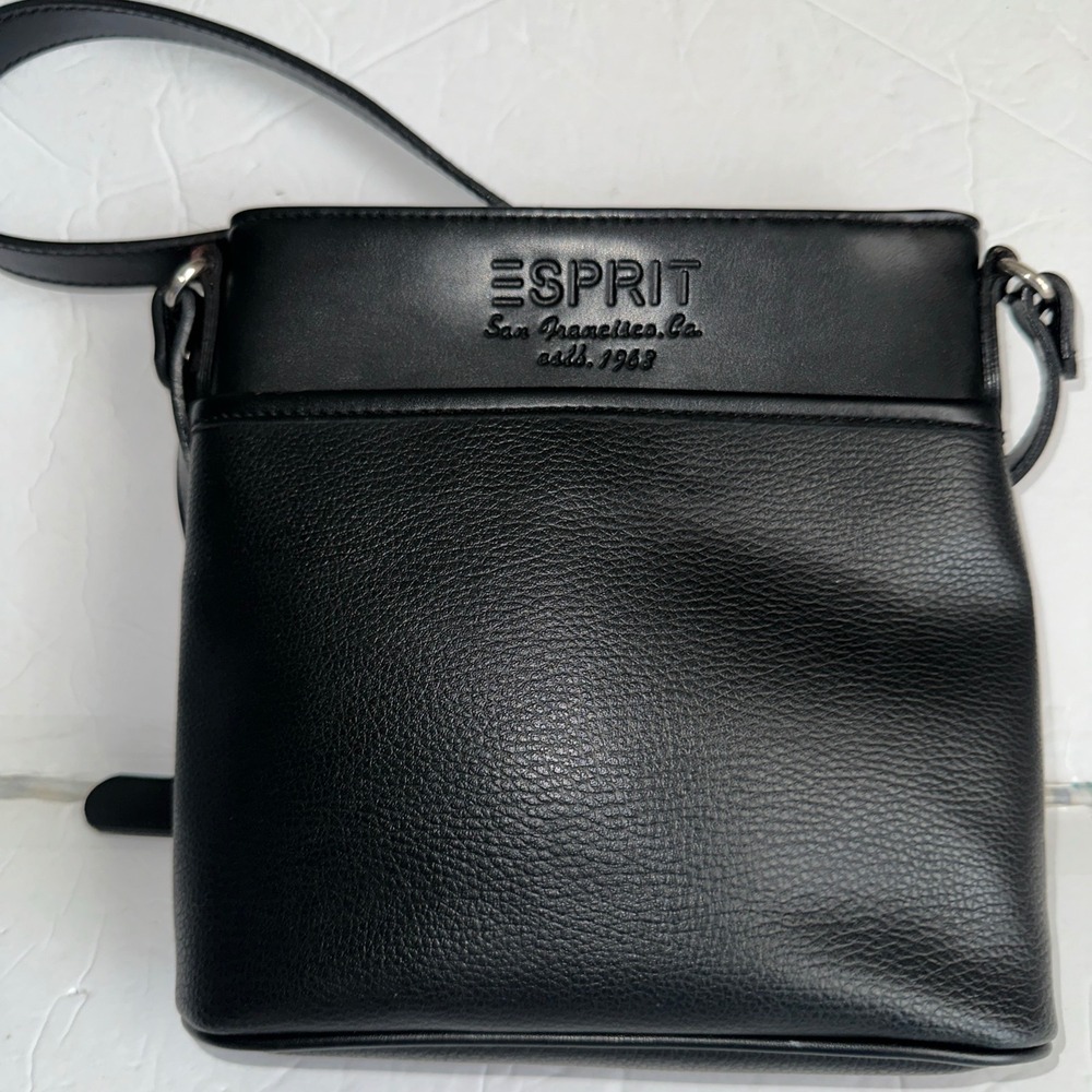Esprit San Francisco‎ Co Black Pebbled Crossbody Bag Adjustable Strap Zip Top